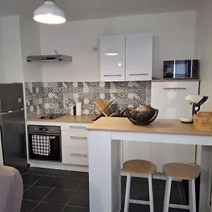 T1 Meuble Avec Piscine Commune Meyzieu